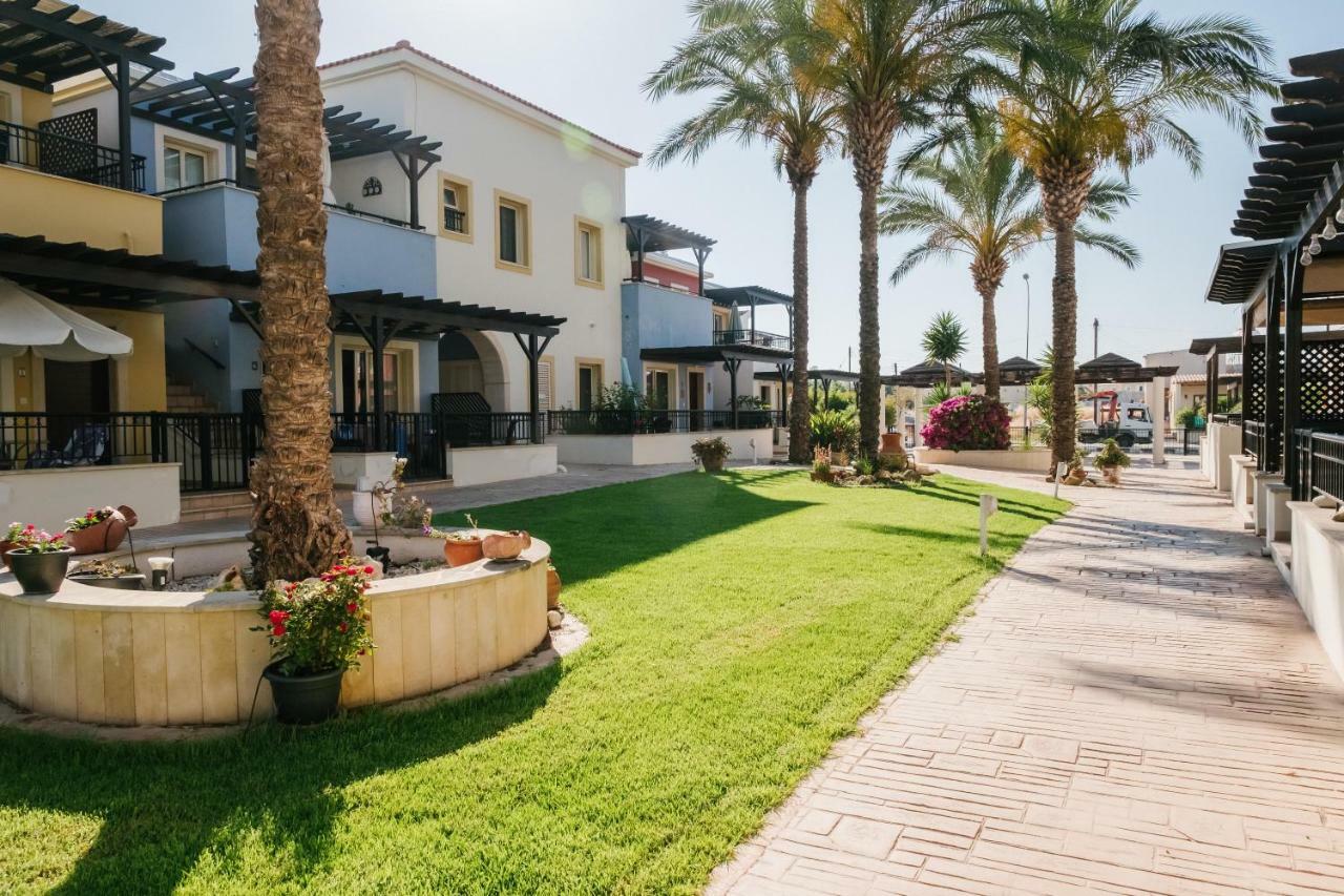Aphrodite Gardens No.9 Luxury Apt Paphos Esterno foto
