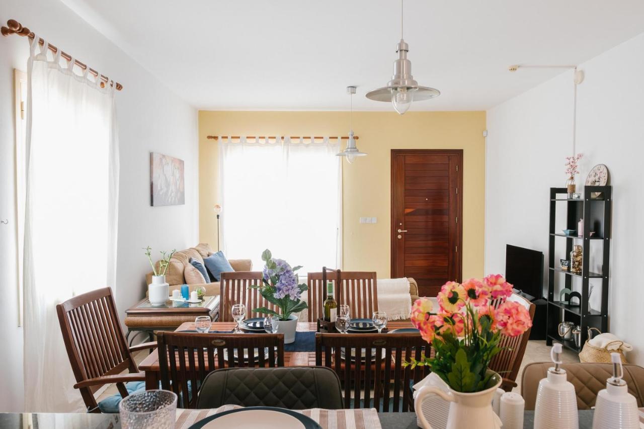 Aphrodite Gardens No.9 Luxury Apt Paphos Esterno foto