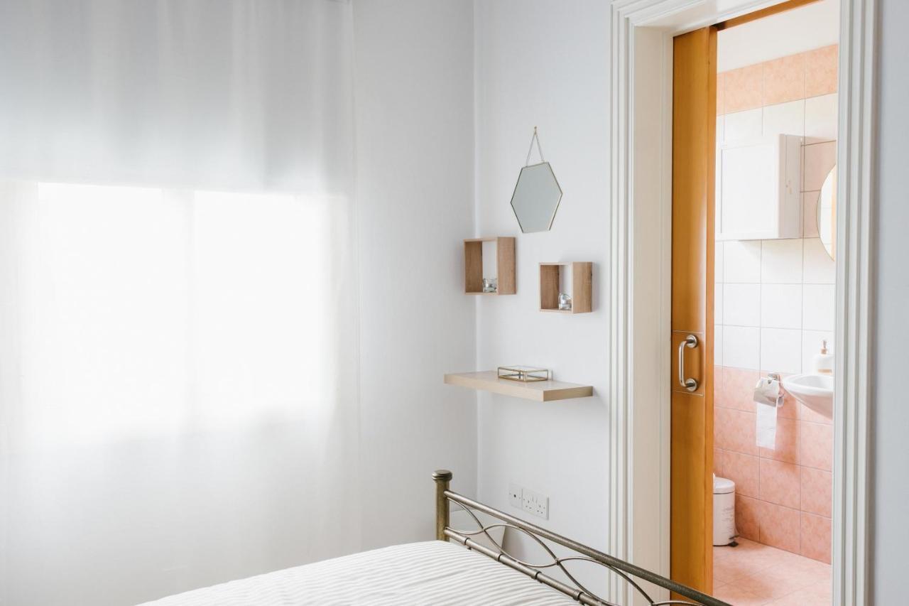 Aphrodite Gardens No.9 Luxury Apt Paphos Esterno foto