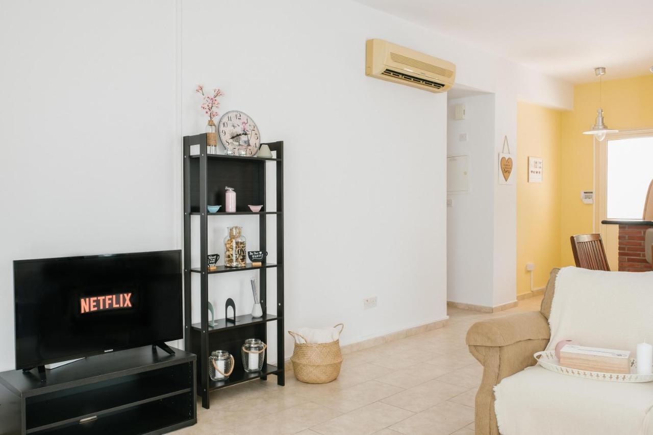 Aphrodite Gardens No.9 Luxury Apt Paphos Esterno foto